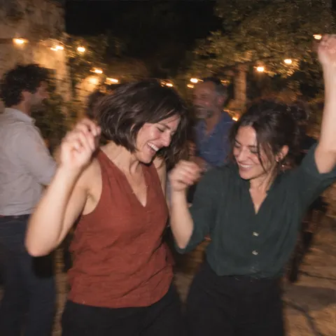 A blurry dance